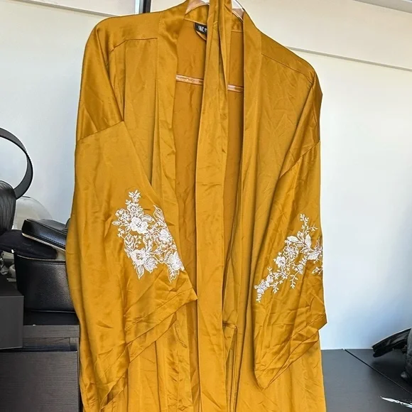 Luxurious Gold/Yellow Silky Kimono from Macy’s (INC). Sold out. Rarely worn! - Picture 7 of 14